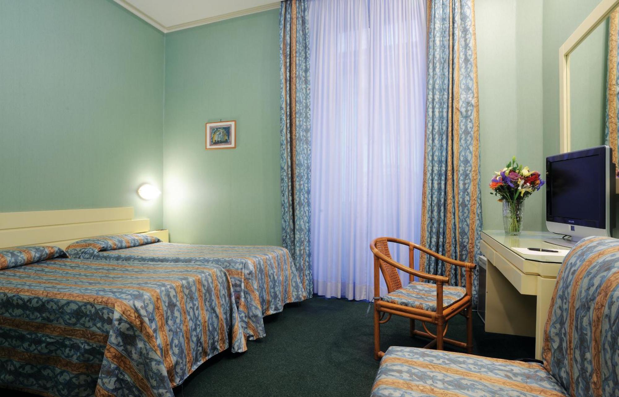 Hotel Patria Rome Bagian luar foto