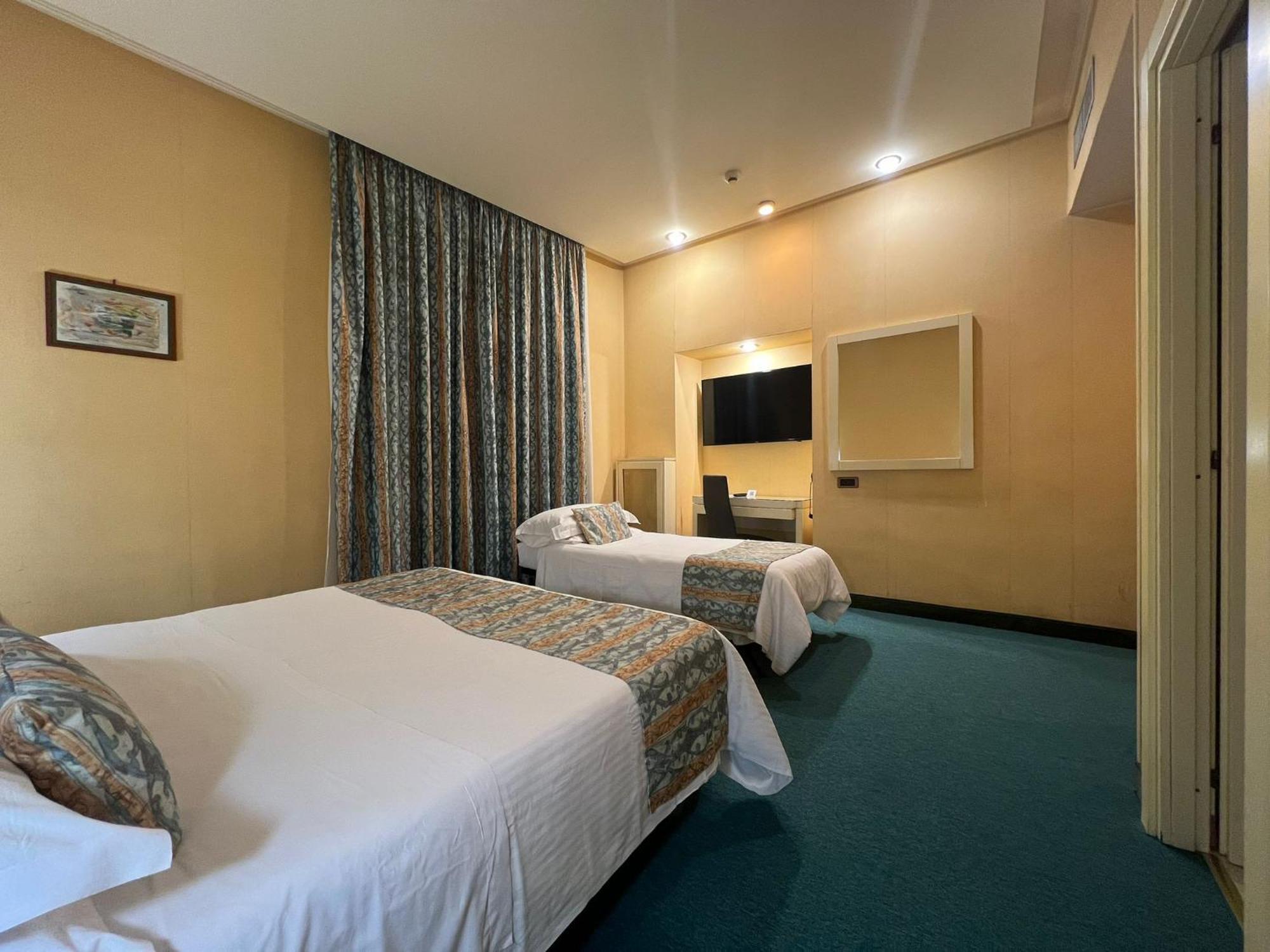 Hotel Patria Rome Bagian luar foto