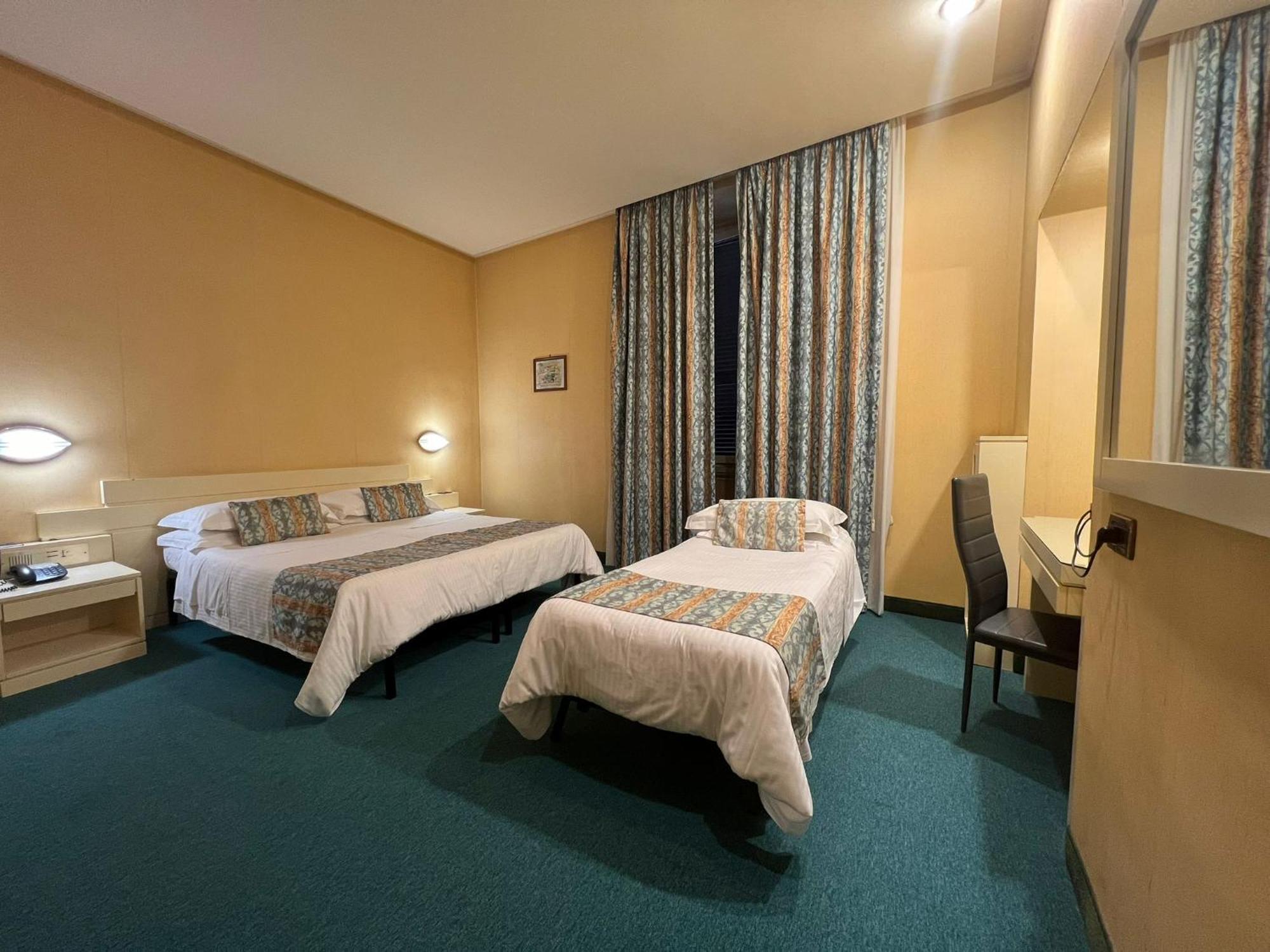 Hotel Patria Rome Bagian luar foto