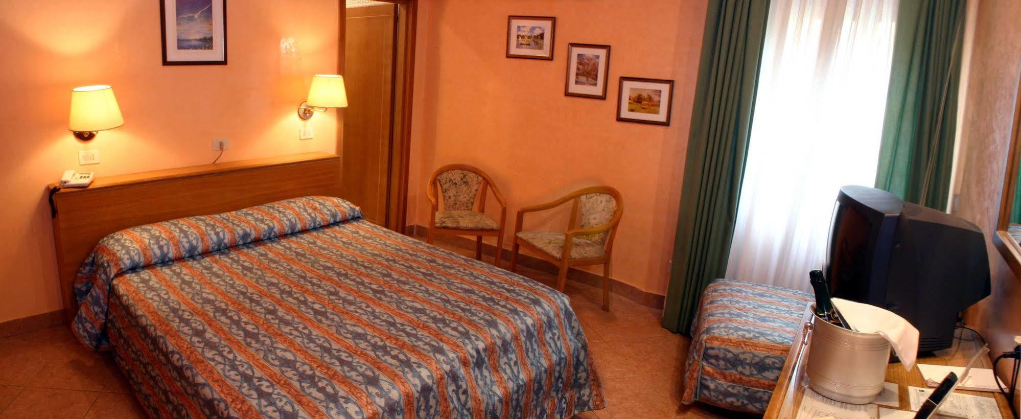 Hotel Patria Rome Ruang foto