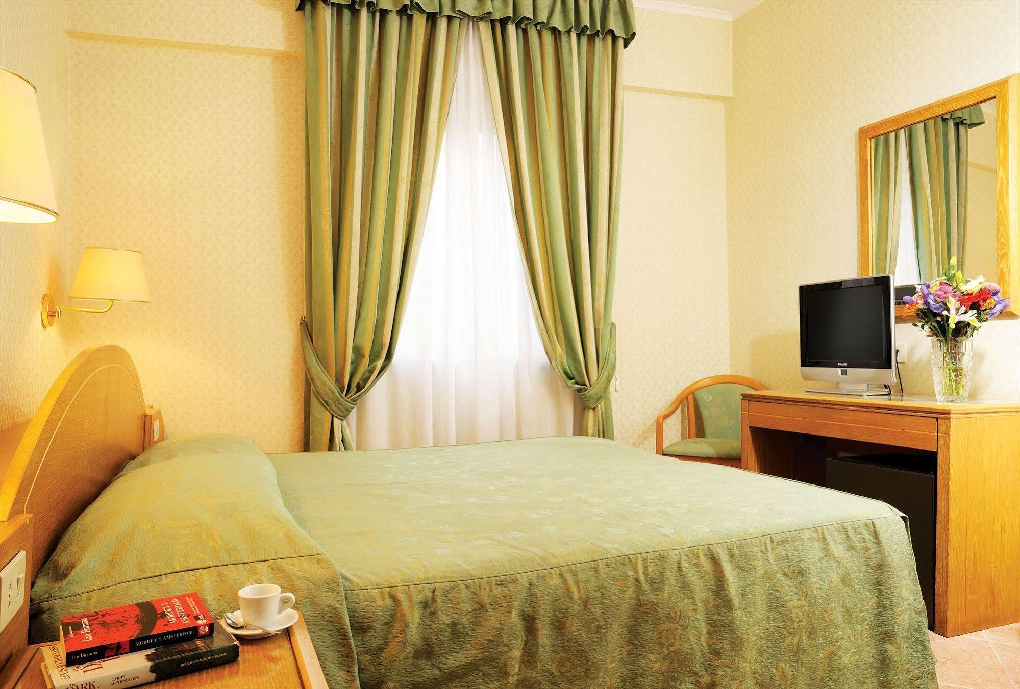 Hotel Patria Rome Bagian luar foto