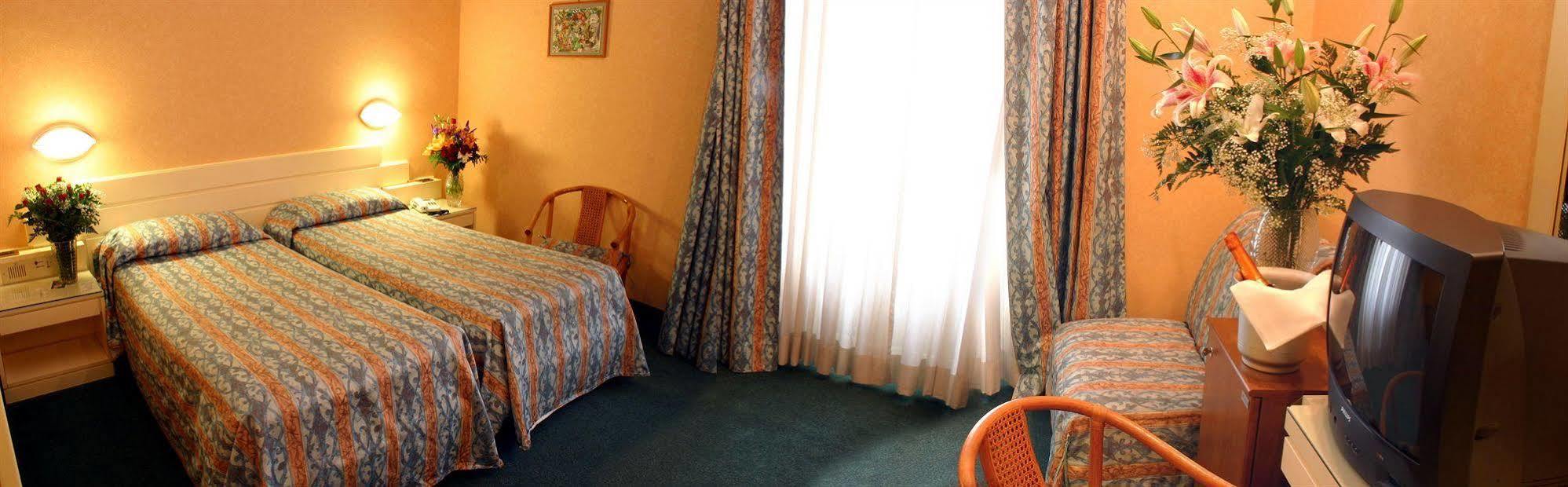 Hotel Patria Rome Bagian luar foto